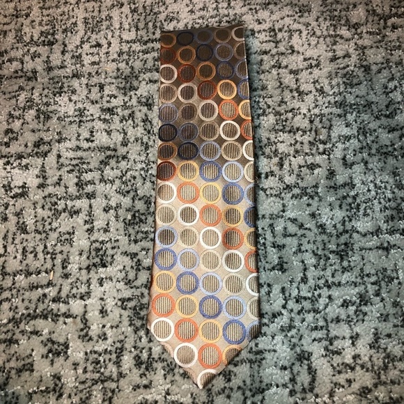 MICHEAL Micheal Kors Gold Geometric 100% Silk Tie - Picture 1 of 4